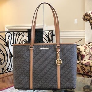 NWT Michael Kors Signature LG MF sadie handbag